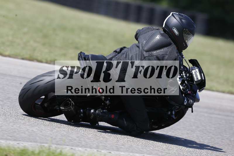 /44 09.08.2025 Plüss Moto Sport ADR/Freies Fahren/backside